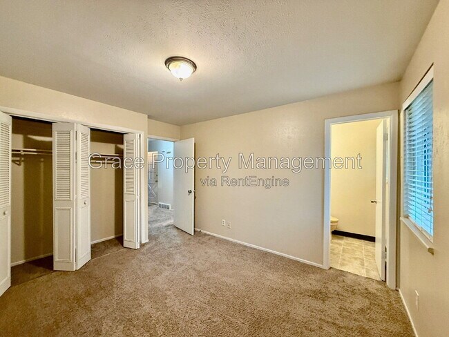 Building Photo - 1070 Iris St