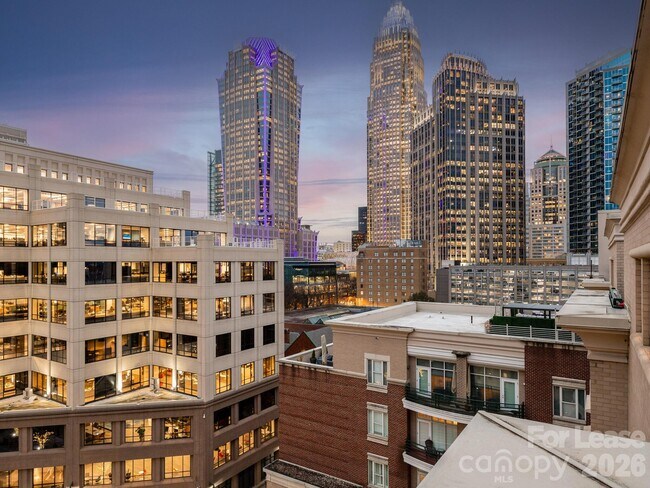 Building Photo - 514 W 10th St