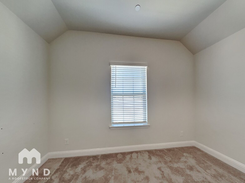 Building Photo - 5568 Kilmer Dr