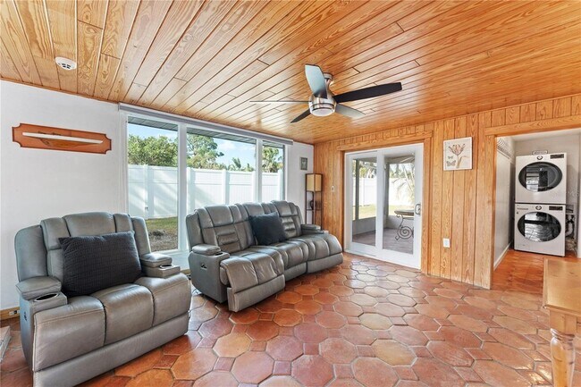 Building Photo - 1841 Buccaneer Dr