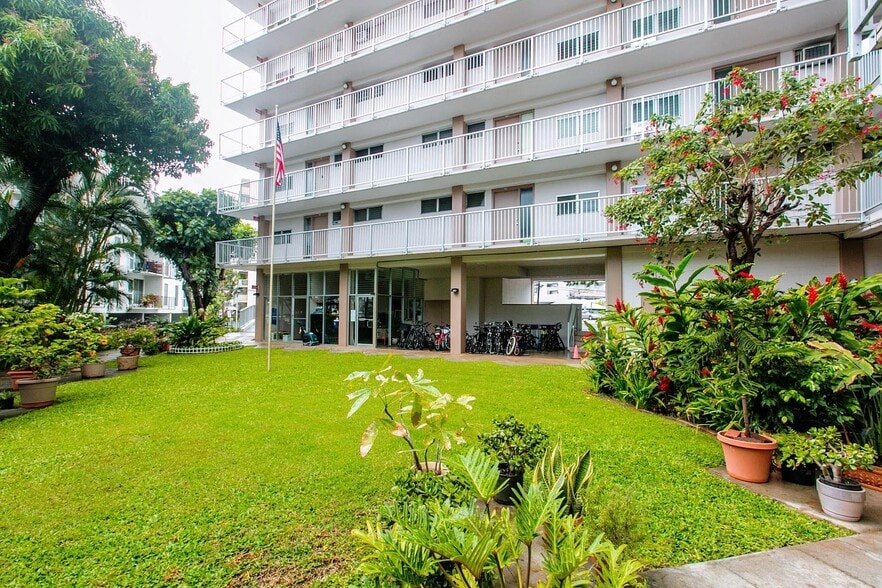 Building Photo - 1617 Keeaumoku St