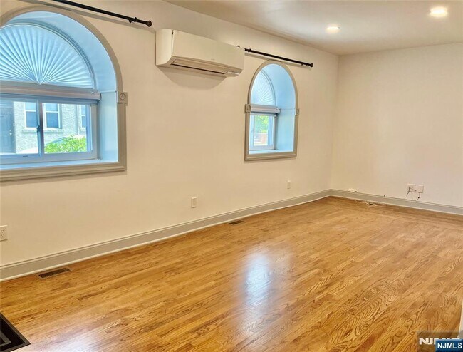 Building Photo - 561 Van Houten Ave