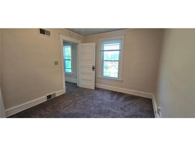 Building Photo - 621 N Morgan Ave