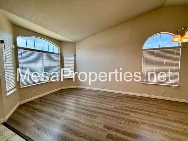 Building Photo - 2816 W Fairview Dr