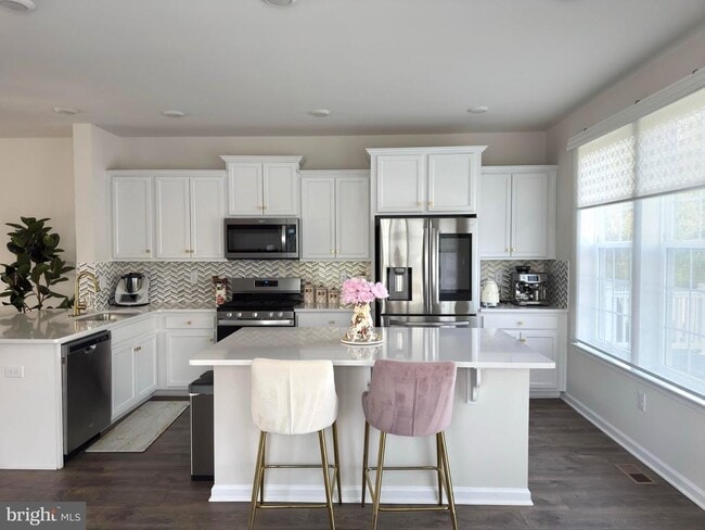 Building Photo - 1 Autumn Park Blvd