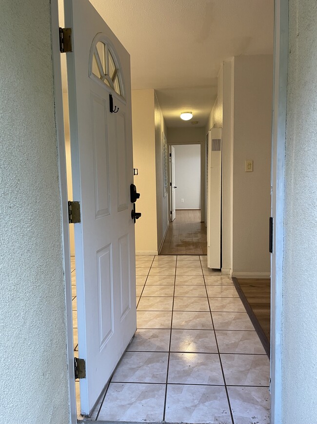 Hallway - 725 N Alta Vista Blvd