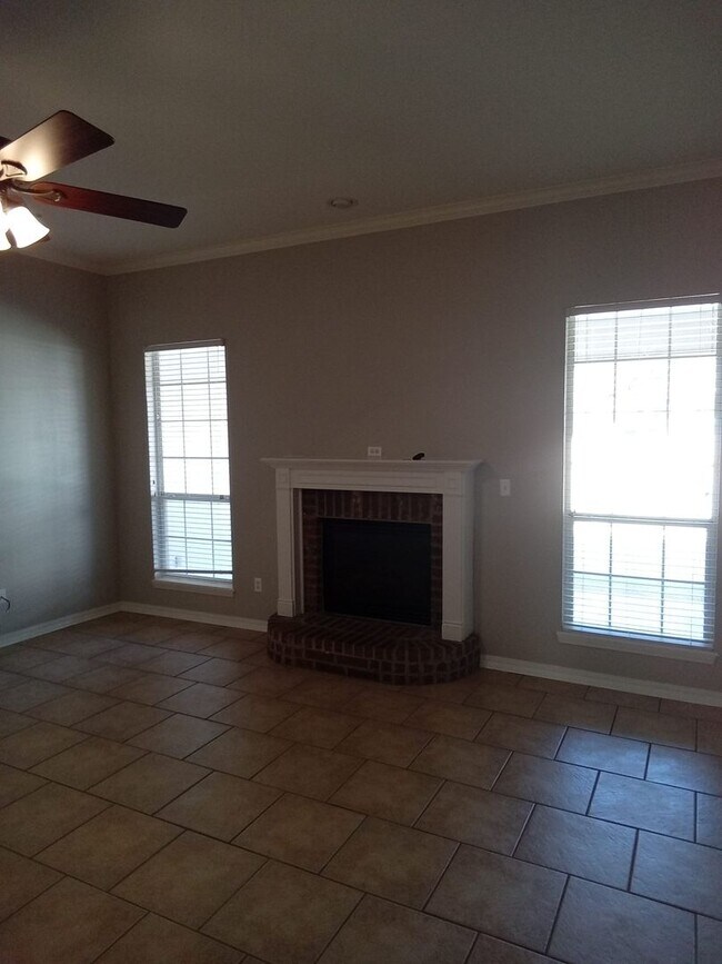 Building Photo - South Bossier Beauty!