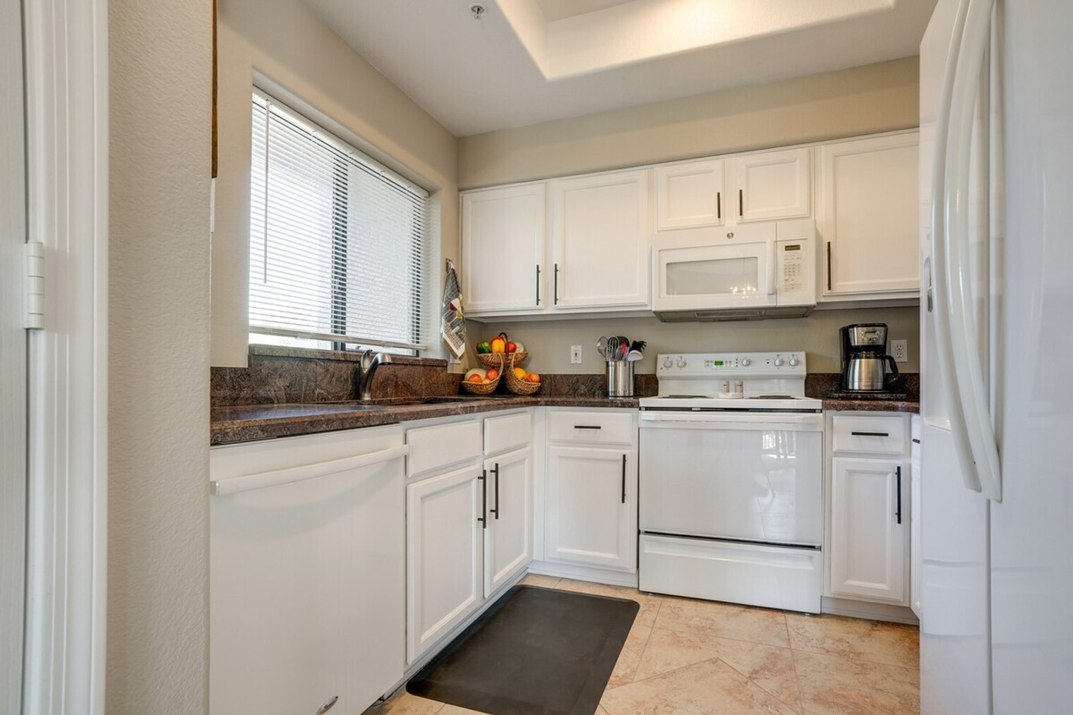 Building Photo - 9151 W Greenway Rd