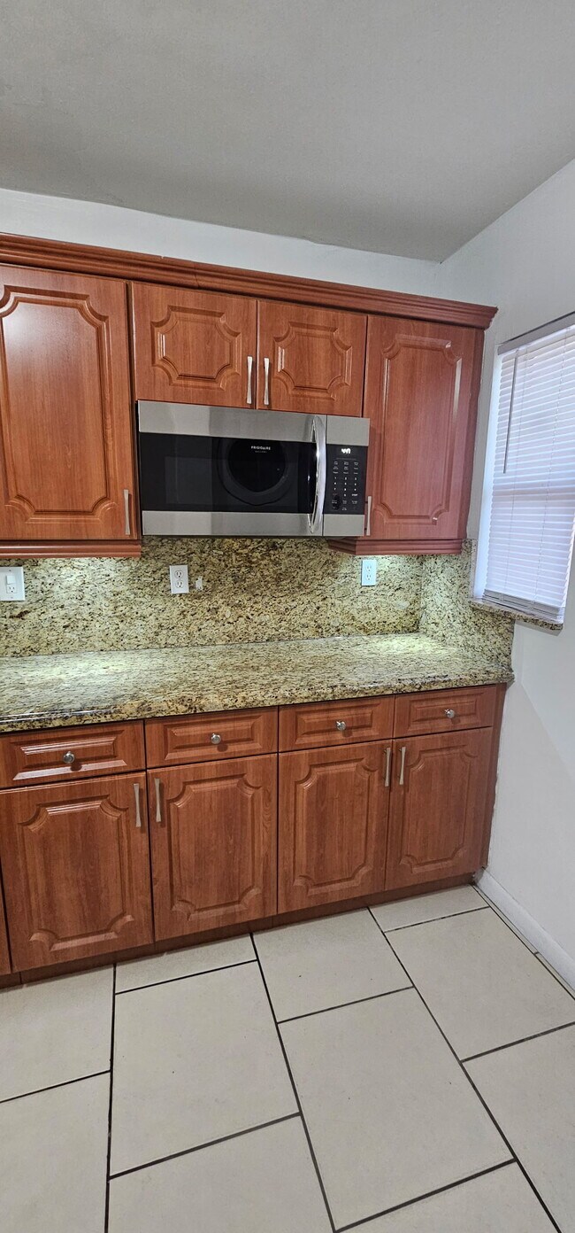 Kitchen cabinets - 1900 W 54th St