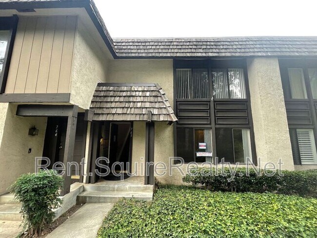 Building Photo - 765 Knollwood Ln