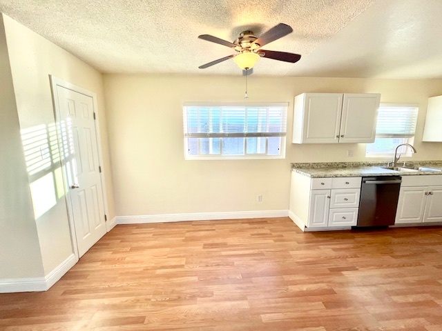 Sunny dining area - 4033 Van Dyke Ave