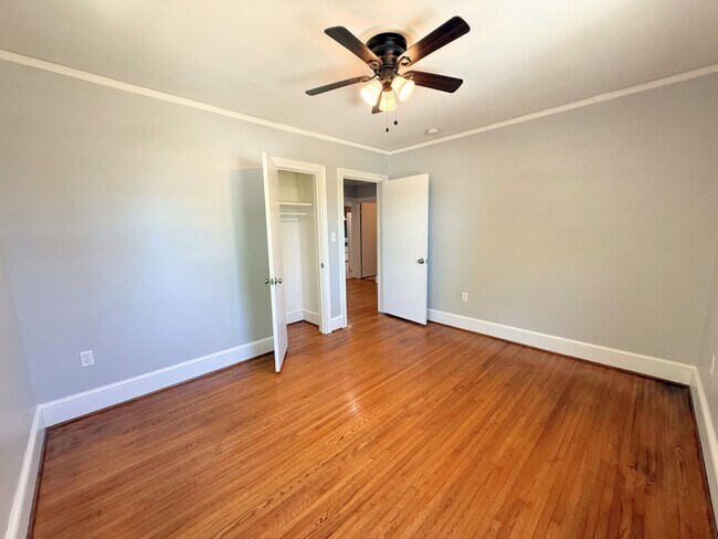 Building Photo - 202 Mayflower St