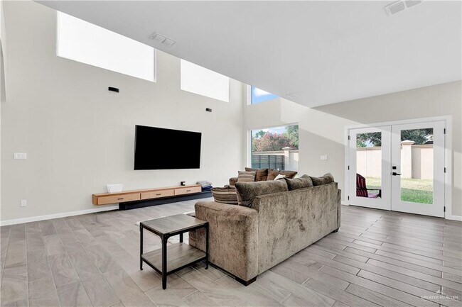 Building Photo - 1420 Providence Ave