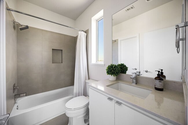 Building Photo - 306 W Pierce St