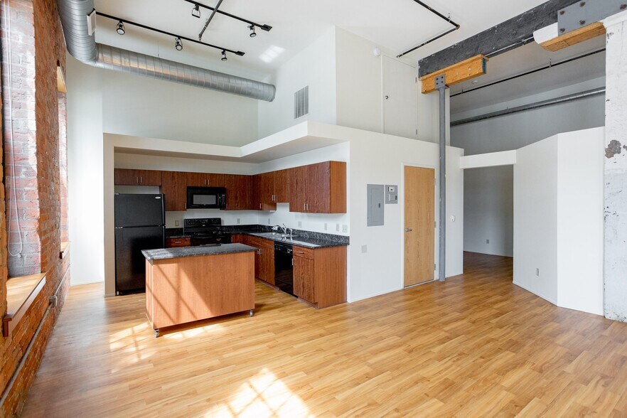 Building Photo - 6200 2nd Ave