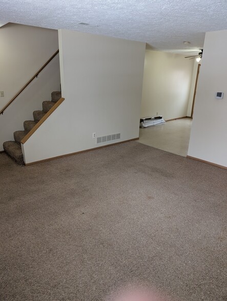 Building Photo - 521 Hinderer Ave SW