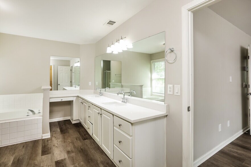 Building Photo - 10038 Harmon Springs Dr