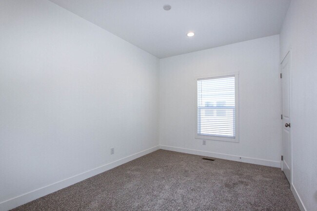 Building Photo - New Manufactured Home in Paudlen