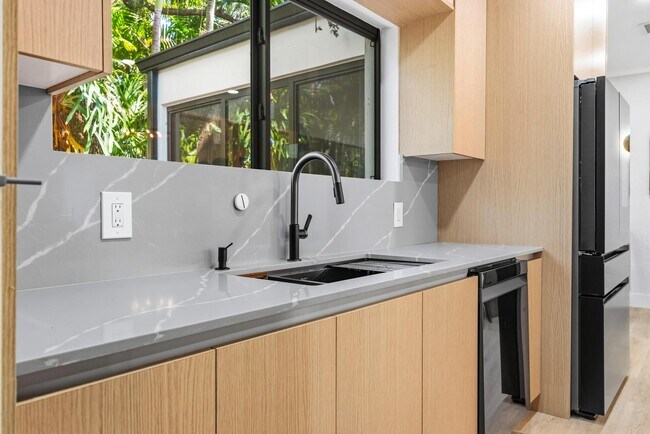 Building Photo - 751 NE 80th St