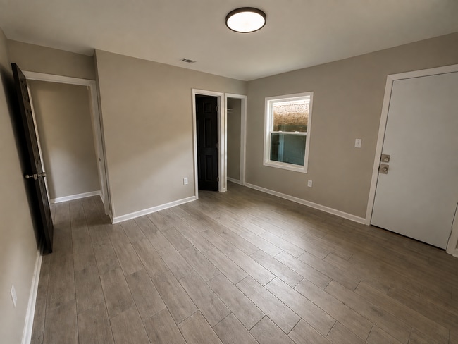 Building Photo - 1307 Sample St