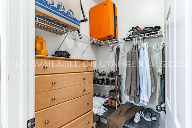 Building Photo - 331 Belmont Pl