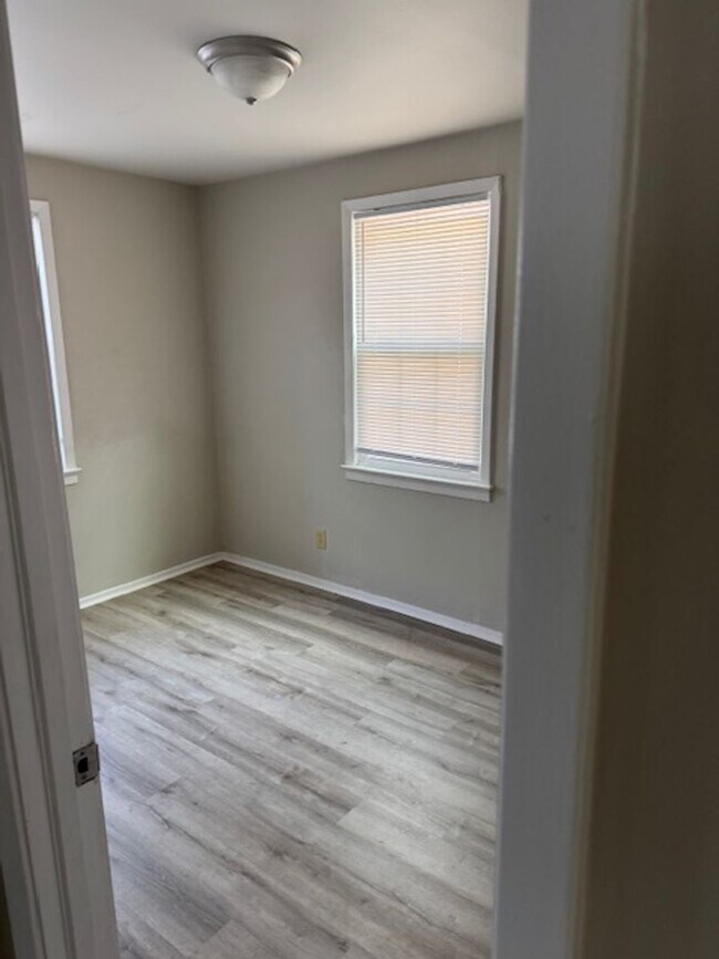 Building Photo - Completely renovated 2 bedroom in desirable North Augusta Neighborhood