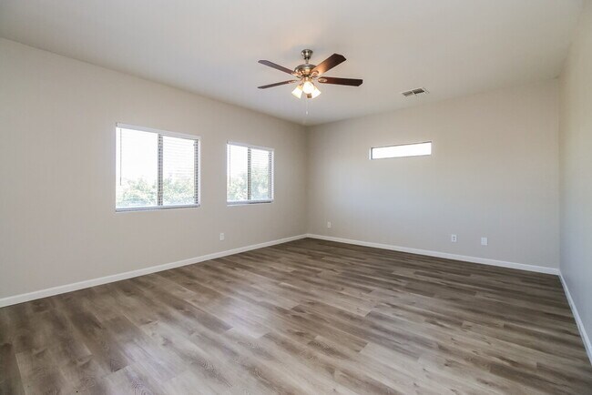 Building Photo - 1830 E Omega Dr