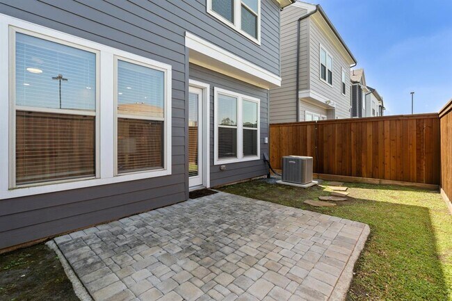 Building Photo - 962 Ford Pines Ln