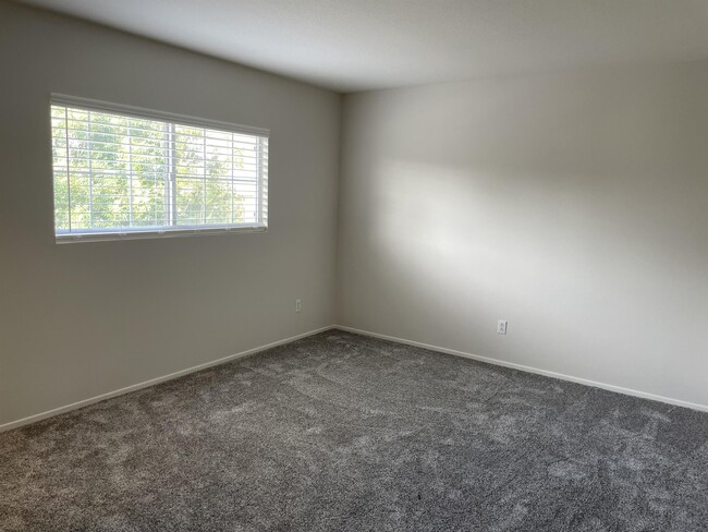 Building Photo - 1167 Innisfree Ct