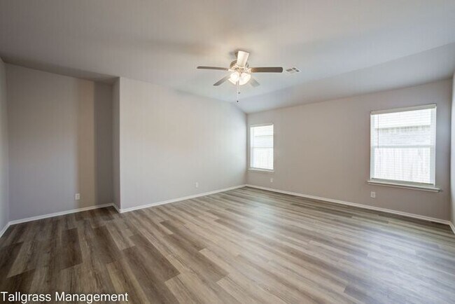 Building Photo - Beautiful 4/2.5/2 in Sand Springs!