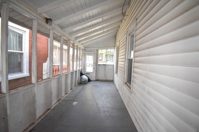 Building Photo - 330 S Fairview St