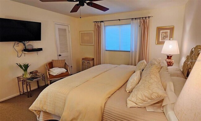 Building Photo - 329 Bernard Ave