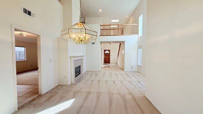Building Photo - 1126 Vista Pointe Cir