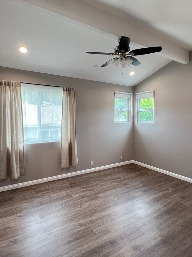 Building Photo - 806-808 Solano Ave Los Angeles, CA 90012