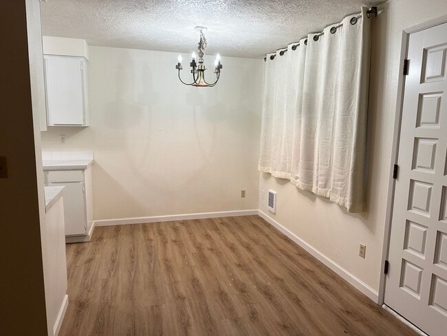 Building Photo - 2 Bedroom Duplex Off Oleson Road!