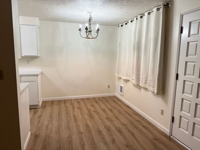 Building Photo - 6055 SW 68th Ct