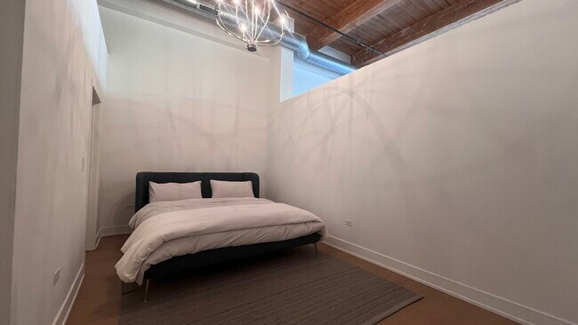 Building Photo - 2303 S Michigan Ave