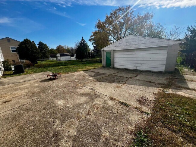 Building Photo - 1597 Rock Creek Dr