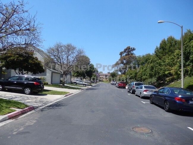 Building Photo - ****Beautiful 2 bed/2 bath Townhouse in Carlsbad - Great Location - Available 06/21****