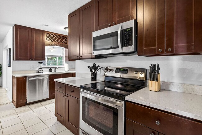 Building Photo - 11702 Moffat Ave