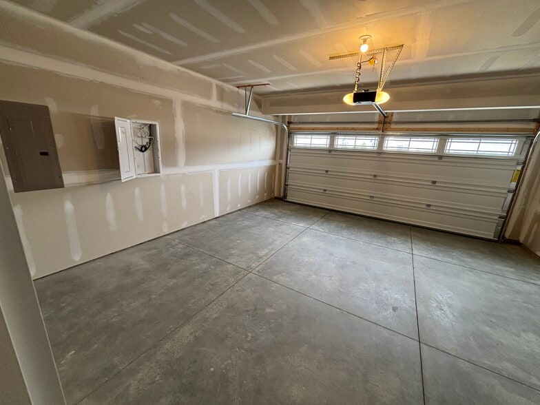 Building Photo - 1502 Salt Springs Dr