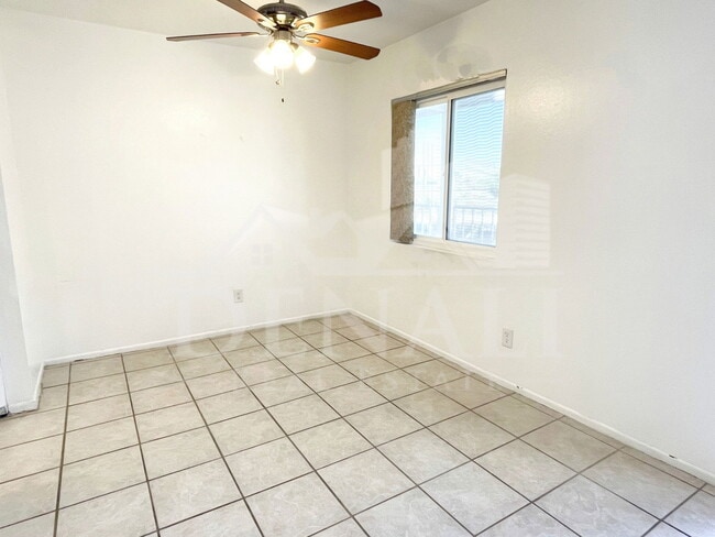 Building Photo - 822 S Langley Ave