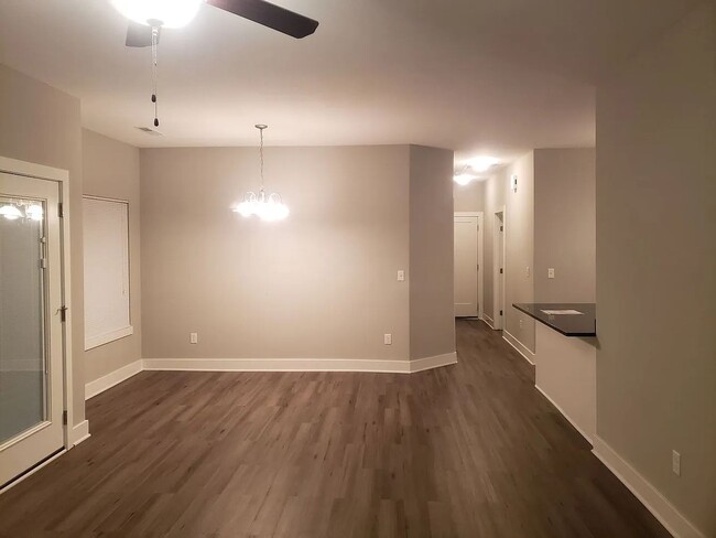 Building Photo - 3 bedroom 2 bath Duplex at 53rd & Meridian