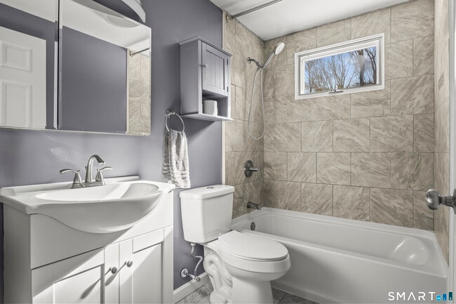 Building Photo - 17 Champlain Dr