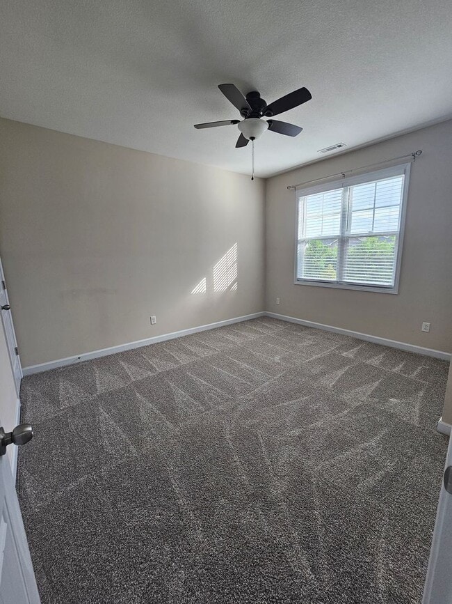 Building Photo - 4 Bedroom Home in Jacksonville