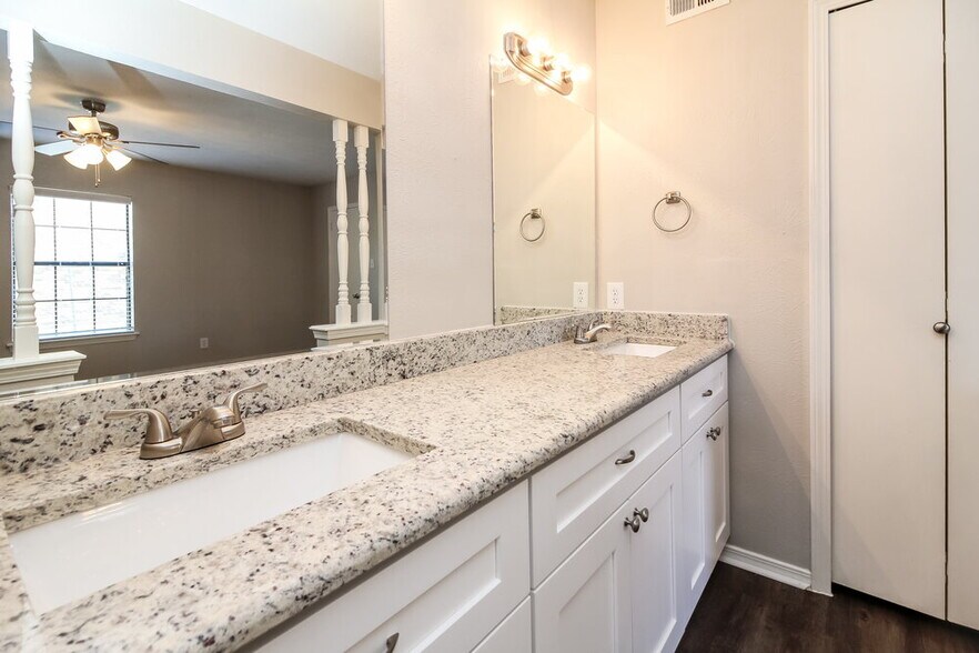 Building Photo - 454 Kenya St