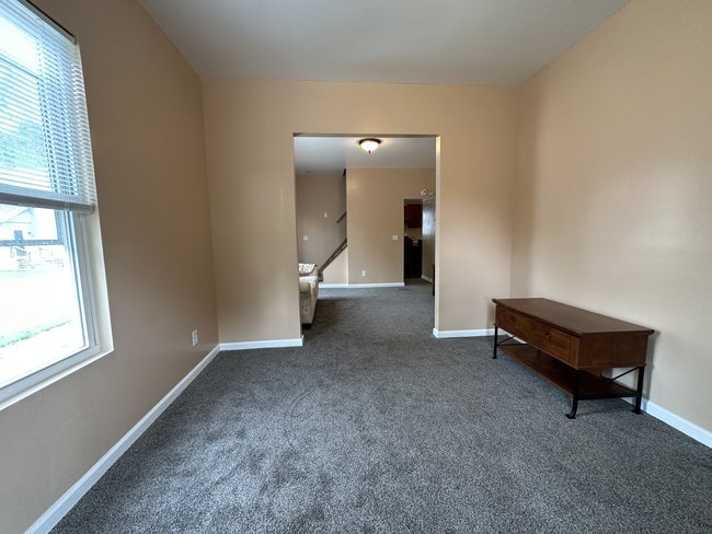 First Floor Common Space 1-1 - 697 Allyn St