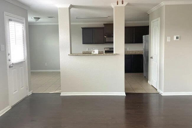 Building Photo - 118 Johnston Ln
