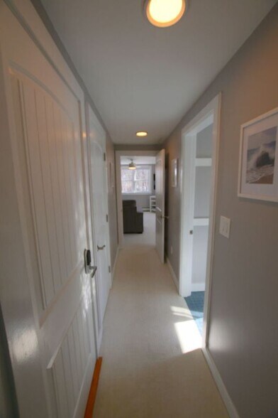 Building Photo - 10 Windward Ln