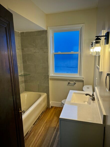 Main Floor Bathroom - 2024 Perrysville Ave